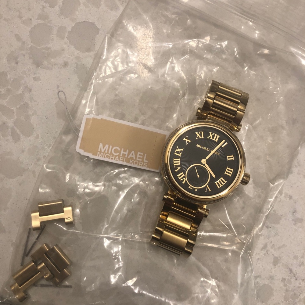 Overnight sale ‼️Michael Kors watch - Picture 3 of 7